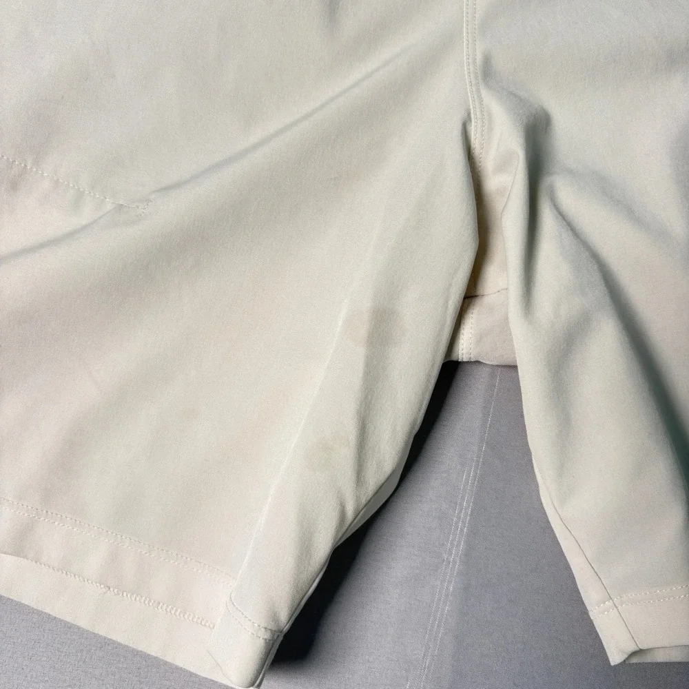 Fabletics Mens Active Training Shorts Off White Elastic Waist Pockets Size M 7in